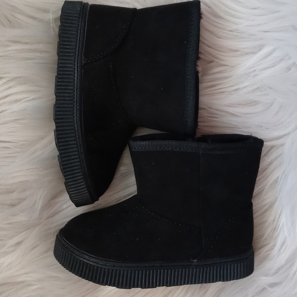 Black winter boots
